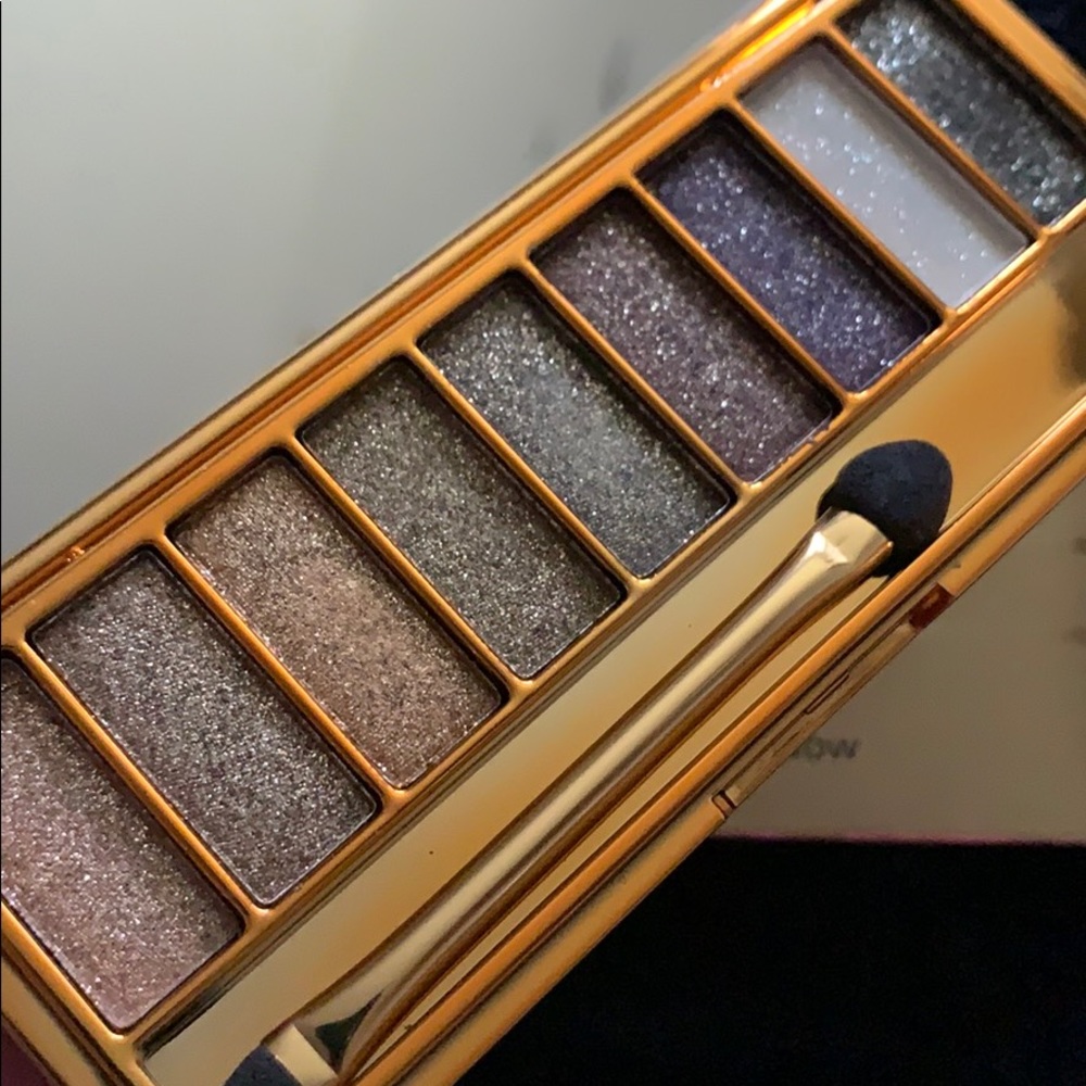 Gorgeous sparkly 9 eyeshadows brand new